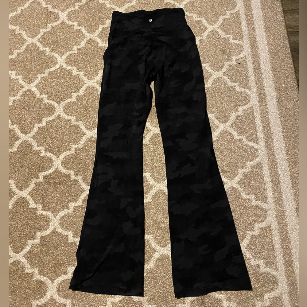 Lululemon groove high-rise flare size 8 in camouflage